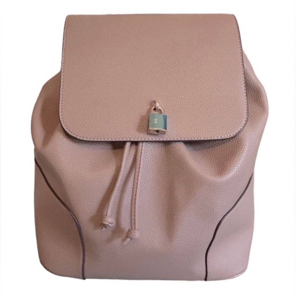 Like NWOT JustFab Faux Leather Padlock Backpack
Used just a few times.